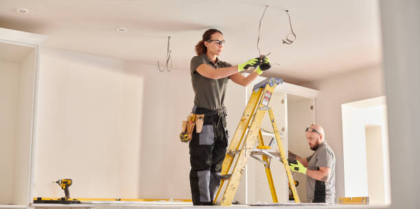Best Affordable Emergency Electrician  in Suamico, WI