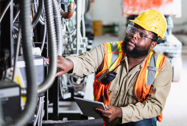 Best Local Electrician Companies  in Suamico, WI